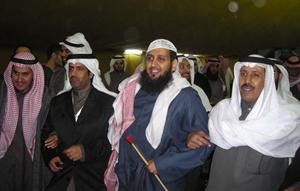 النائب حماد الدوسري يحتفل بفوزه مع جمع من انصاره﻿