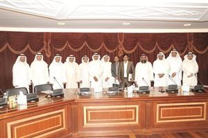 عبدالعزيز السمحان متوسطا بعض رؤساء لجان المشتريات في الجمعيات التعاونية﻿