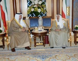 صاحب السمو الامير الشيخ صباح الاحمد خلال لقائه سمو رئيس الوزراء الشيخ جابر المبارك
