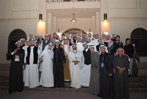 النائب عصام الدبوس متوسطا عددا من انصاره بعد اعلان النتيجة﻿