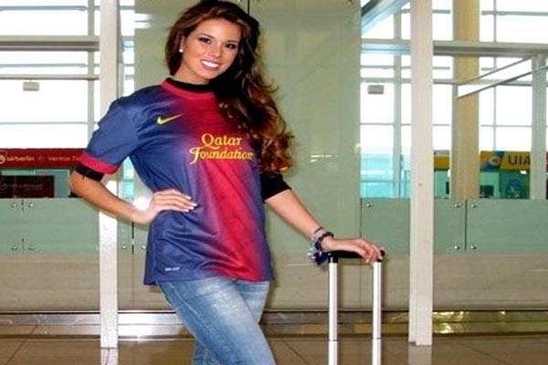 ملكة جمال إسبانيا تسخّر برشلونة في محاولة  لكسب التاج العالمي