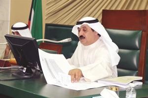 زيد العازمي خلال ترؤسه الجلسة﻿