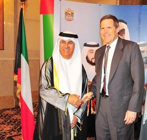 السفير الاميركي ماثيو تولر مهنئا السفير علي بن شكر﻿