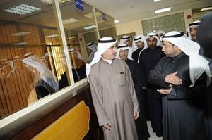 معبدالعزيز الابراهيم خلال جولة داخل المكتب	سعود سالم﻿