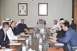 الصالح وعبدالعزيز الخالدي ودمنصور السعيد خلال المؤتمر الصحافي هاني عبدالله