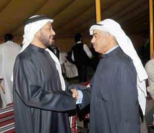 ويتلقى تهنئة
