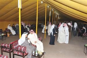 جانب من الناخبين في مقر الدويسان