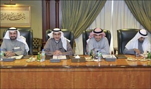 الوزراء دنايف الحجرف وانس الصالح وعبدالعزيز الابراهيم ودفاضل صفر خلال الاجتماع