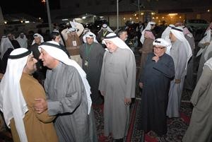 الحضور يباركون للزلزلة