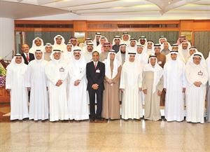 القيادات البنكية واعضاء مجالس ادارات البنوك المحلية المشاركون مع ديعقوب الرفاعي ويوسف العبيد والمحاضر البروفيسور كريشنا باليبو﻿