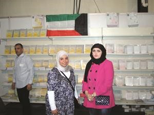 الشيخة سهيلة الصباح في جناح جامعة الكويت بالمعرض
