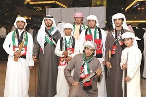 مجموعة شباب الامارات لتقديم عرض فن اليولة﻿