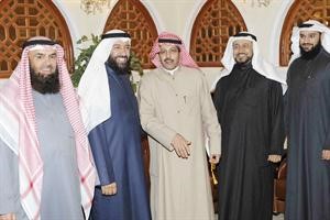  دعلي العمير يتلقى مباركة من رياض الصانع