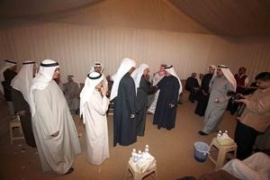 عدد من المهنئين خلال حفل الاستقبال