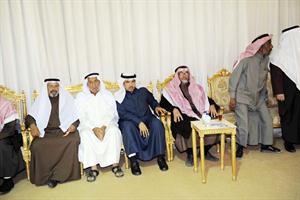 مجموعة من المهنئين﻿