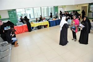اقبال من الطالبات على التصويت﻿
