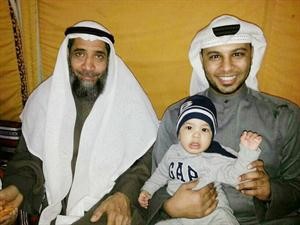 عبدالله مساعد الصانع ونجله مساعد يهنئان الجيران
