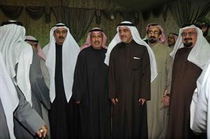 خليل عبدالله يتلقى تهاني ابناء الدائرة