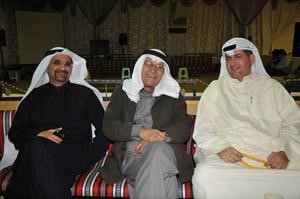 بعض ابناء الدائرة يباركون لخليل عبدالله