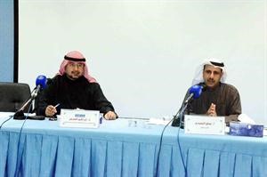 صالح السعيدي ود ابراهيم الهدبان خلال الندوة 