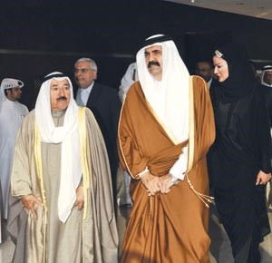 صاحب السمو الامير الشيخ صباح الاحمد وصاحب السمو الامير الشيخ حمد بن خليفة وحرمه الشيخة موزة المسند