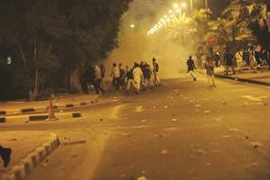 كر وفر بين رجال الامن وعدد من المتظاهرين