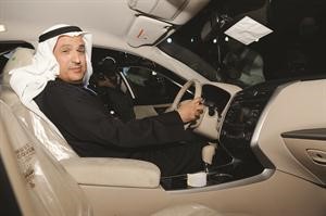 صالح البابطين داخل نيسان التيما 2013 الجديدة
