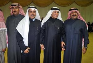 عسكر العنزي مع الشيخ احمد اليوسف وبعض المهنئين
