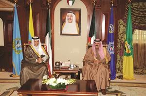 سمو ولي العهد الشيخ نواف الاحمد مستقبلا سمو رئيس مجلس الوزراء الشيخ جابر المبارك﻿