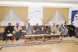 دناصر الصانع ومحمد الدلال وخالد السلطان ونبيل المفرح ومشاري العصيمي ودعادل الدمخي ودحمد المطر خلال الندوة	اسامة ابوعطية﻿