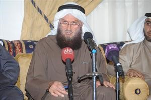 خالد السلطان اثناء الندوة﻿