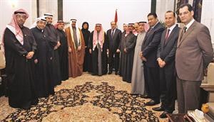 نوري المالكي مع اعضاء الوفد الصحافي الكويتي الذي يضم رئيس التحرير الزميل يوسف خالد المرزوق والزملاء احمد بهبهاني وعماد بوخمسين وراشد الرويشد وماجد العلي وعبدالرحمن العليان وداليا بهبهاني وعدنان الراشد﻿