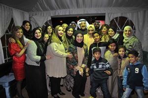 عبدالله المعيوف متوسطا المهنئات بفوزه بعضوية المجلس﻿