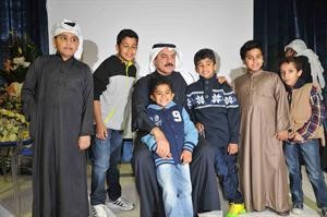 عبدالله المعيوف متوسطا احفاده﻿