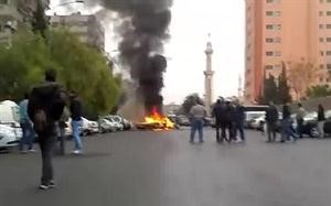 صورة عن فيديو بث امس لانفجار سيارة مفخخة امام الهلال الاحمر في المعضمية بدمشق افپ