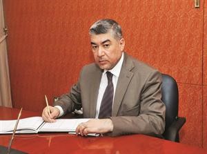 السفير الافغاني اسد الله حنيف يسجل كلمة في سجل العزاء﻿