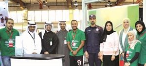 فريق العلاقات العامة مع عدد من المتطوعين المشاركين في الملتقى
