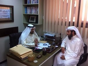 دعلي الشهاب متحدثا للزميل ثامر السليم
