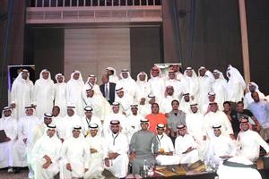 صورة جماعية مع الطلبة في المؤتمر
