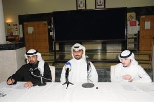 فهد العبدالجادر وسالم العجمي خلال المؤتمر انور الكندري
