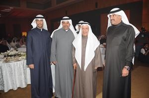 العم علي الغانم متوسطا عبدالعزيز المرزوق وخالد الغانم ودحمود فليطح