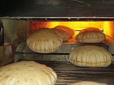 نقص الخبز يهدد بإغراق السوريين في أزمة إنسانية أكثر صعوبة