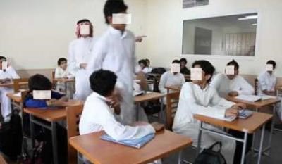 صفعة "طالب" لمعلمه بعد 18 عاماً في حفل عشاء تثير دهشة الحضور