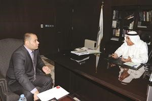 بدر الخشتي متحدثا للزميل احمد مغربي قاسم باشا
