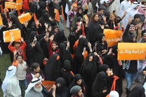 حشود نسائية شاركت في المسيرة