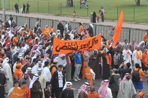 مواطنون خلال المسيرة