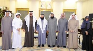 الكندري كرم الفائزين بمسابقة الدستور بحضور النائبين احمد لاري وسعود الحريجي﻿