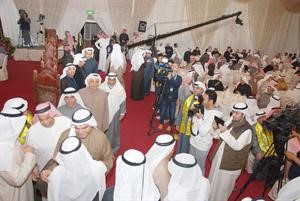 عاشور يستقبل مهنئيه خلال حفل الاستقبال﻿