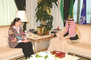 سمو ولي العهد الشيخ نواف الاحمد مستقبلا درولا دشتي﻿