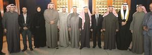 دحسين الشهرستاني مستقبلا الوفد الصحافي بحضور خالد الجناعي ومؤيد اللامي	ماجد السابج﻿